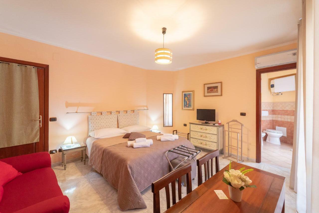 La Rosa - Elegant Rooms Sassari Esterno foto